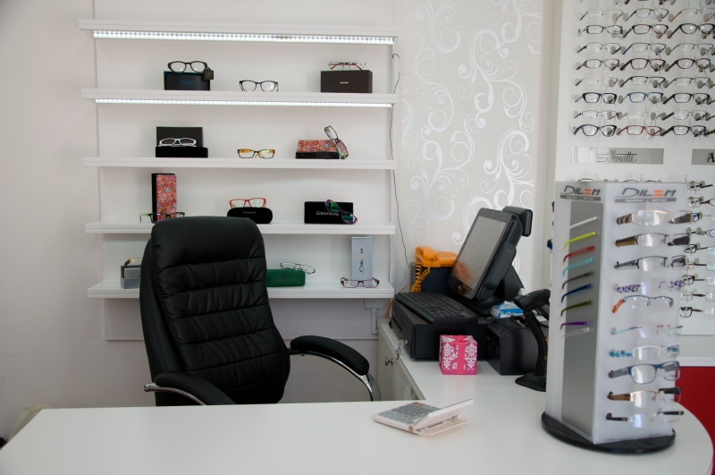 opticien-ST MARTIN VESUBIE-min_spectacle-office-furniture-room-interior-design-design-809392-pxhere.com